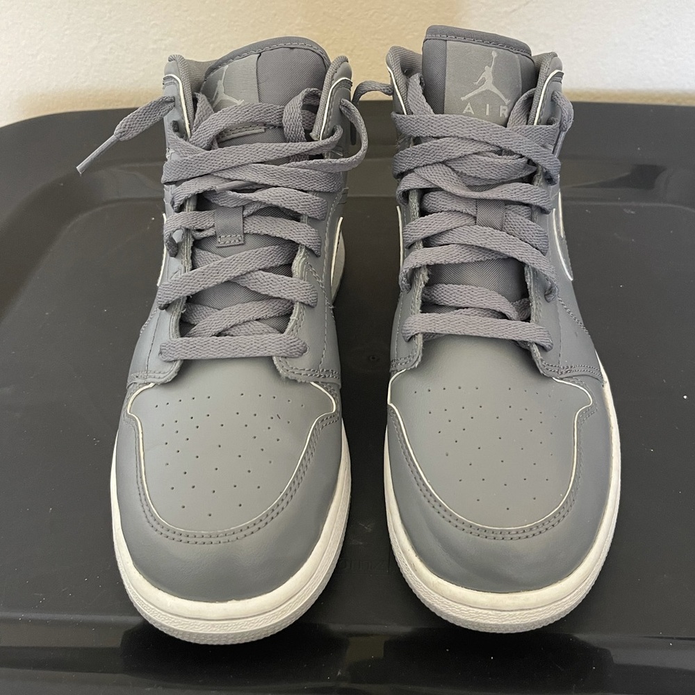 Cool Grey Jordan 1 Mids